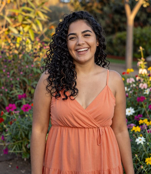 Valentina, 33, laughing in a flower garden - verified Amorpulse member